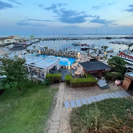 Kambani Arnel , Marina Apartament *