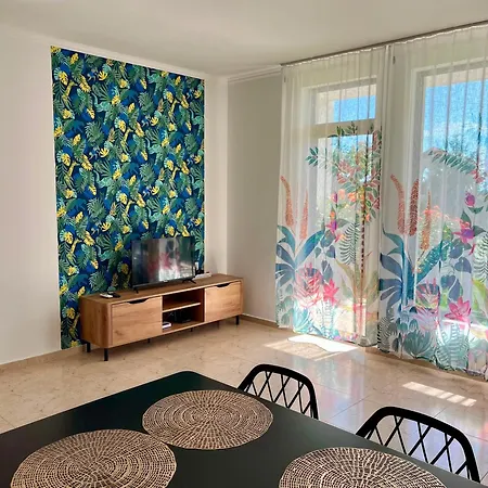 Kambani Arnel , Marina Apartament *