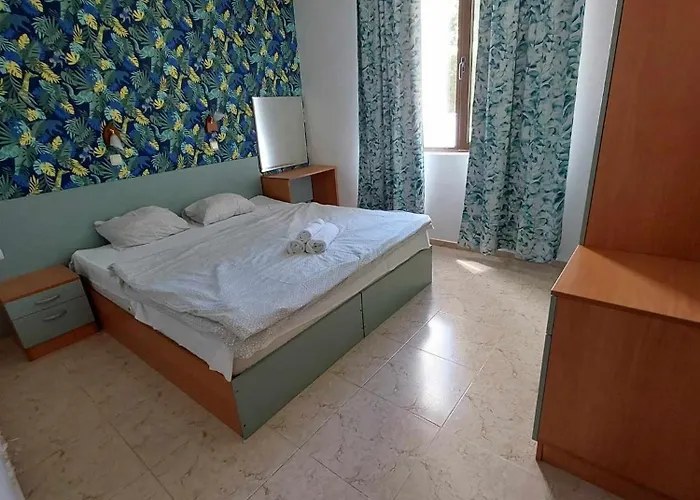 Kambani Arnel , Marina